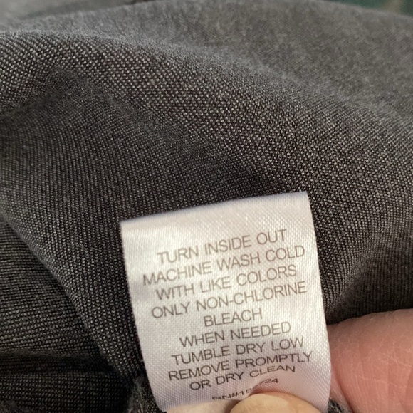 Little Black Pant with Fit logic Gray Size 10 Zip & Button On Side - Picture 10 of 10